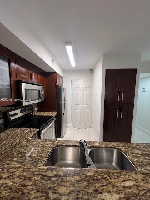 520 SW 111th Ave in Pembroke Pines, FL - Building Photo - Building Photo