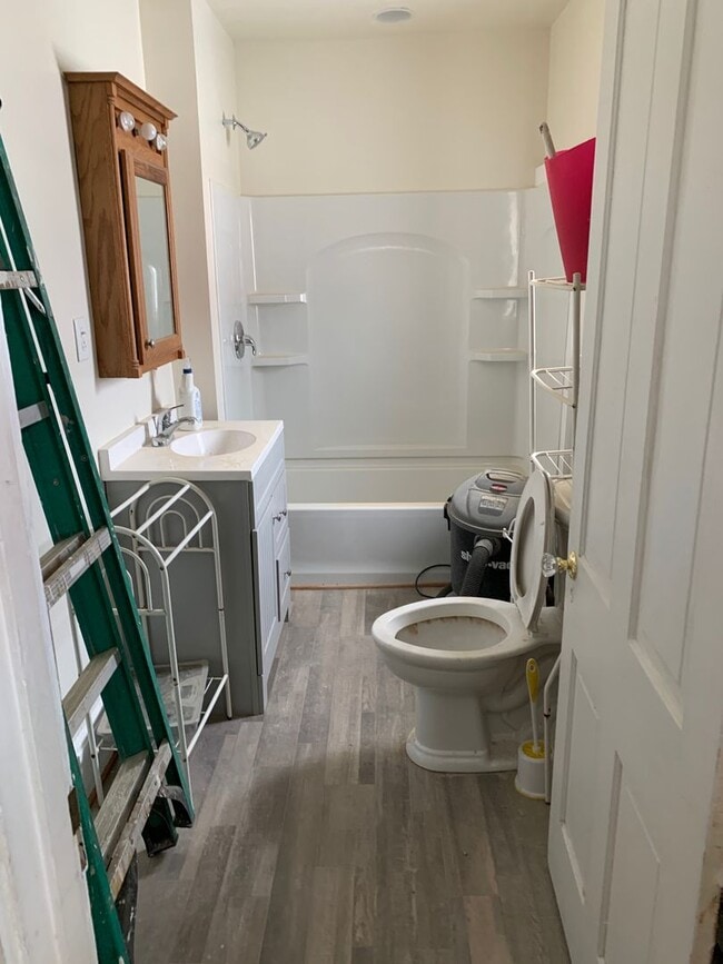 2047 Magnolia Ave in Buena Vista, VA - Building Photo - Building Photo