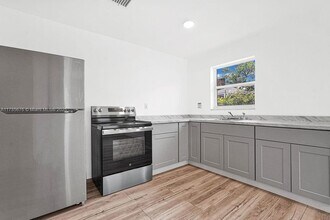 128 NW 61st St in Miami, FL - Building Photo - Building Photo