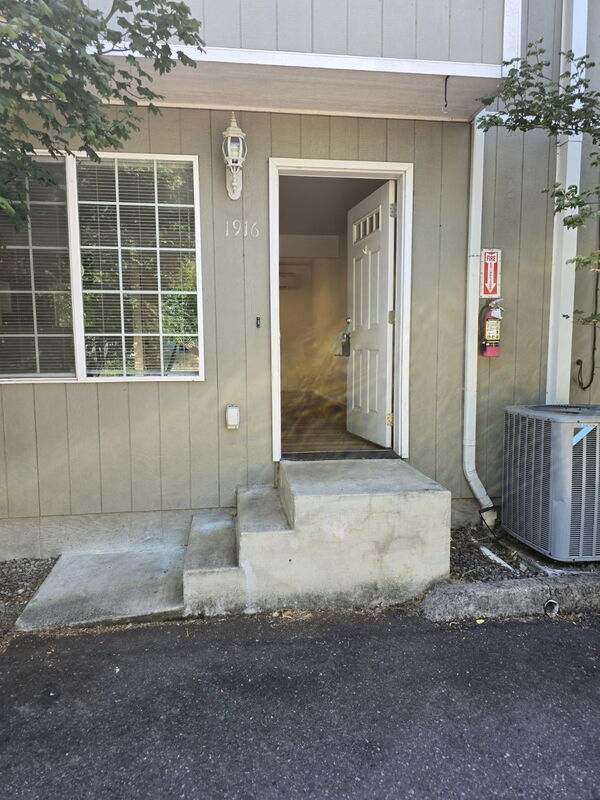 property at 1916 SE Douglas Ave