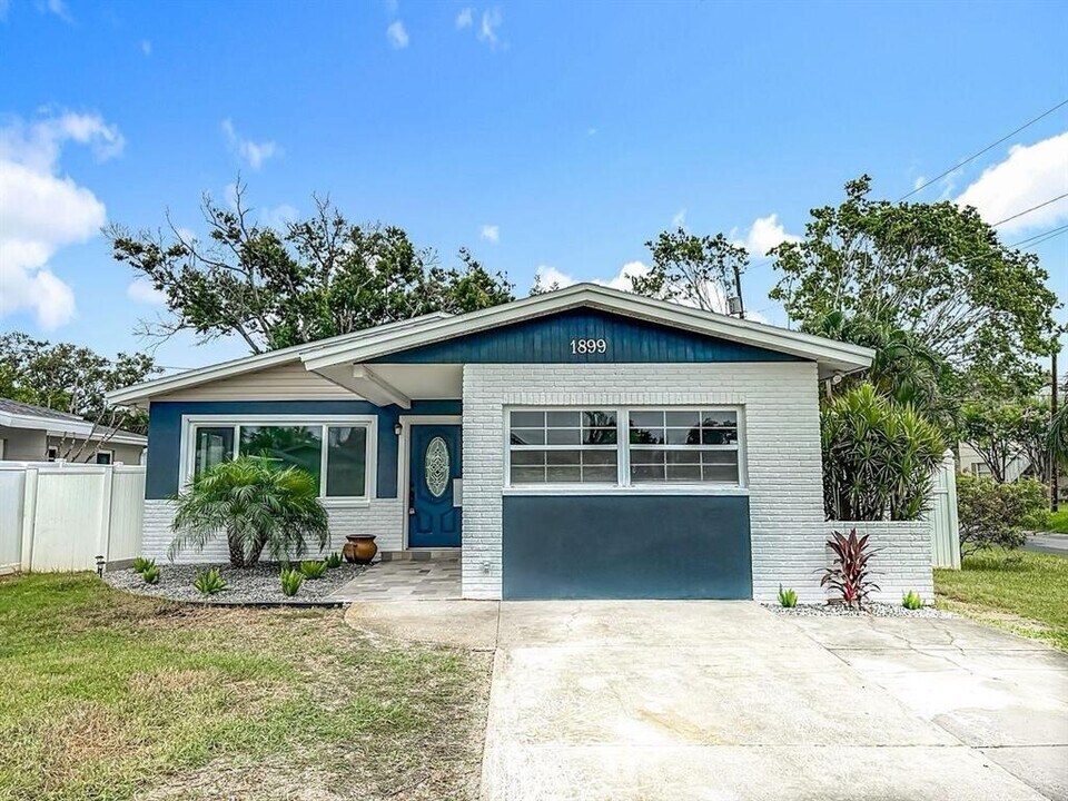 1899 Montana Ave NE in St. Petersburg, FL - Building Photo
