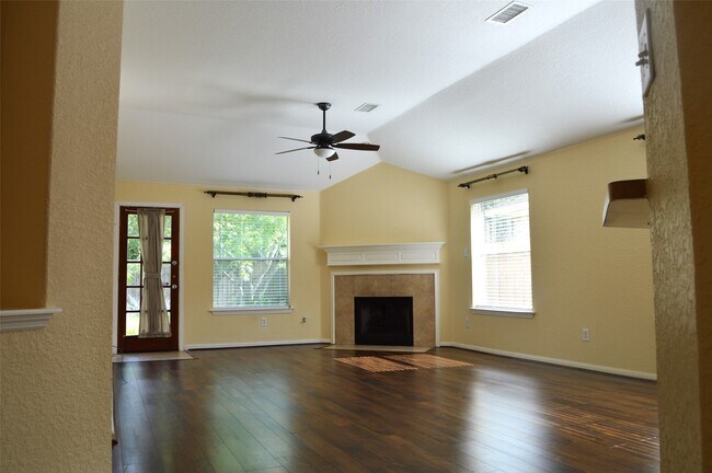 18011 Rose Hill Park Ln in Cypress, TX - Foto de edificio - Building Photo