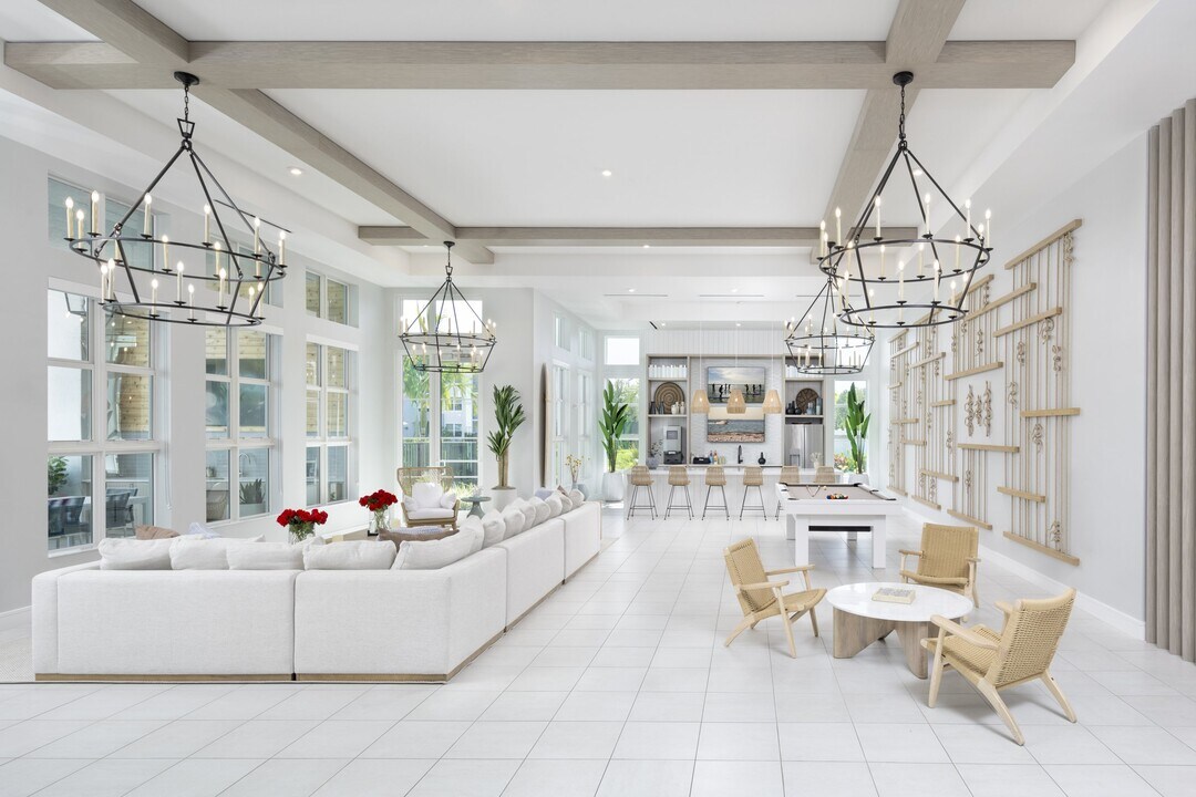 Everly in Naples, FL - Building Photo