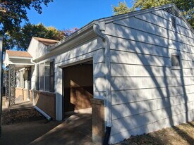 12504 E 33rd St S in Independence, MO - Building Photo