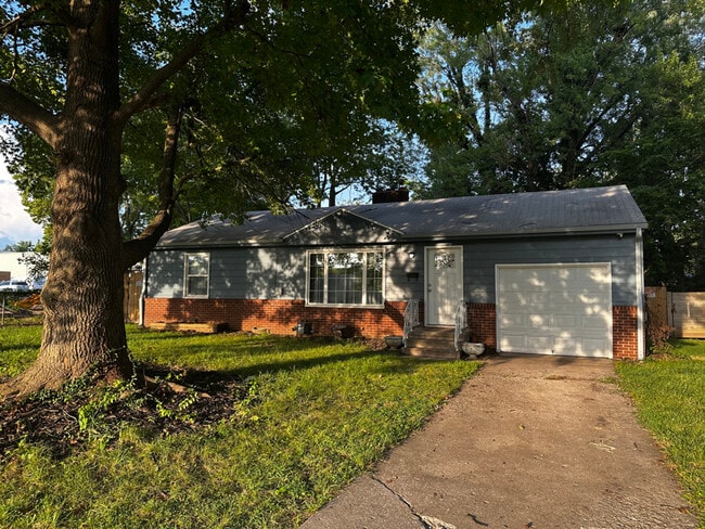 1836 S Robberson Ave in Springfield, MO - Building Photo - Building Photo