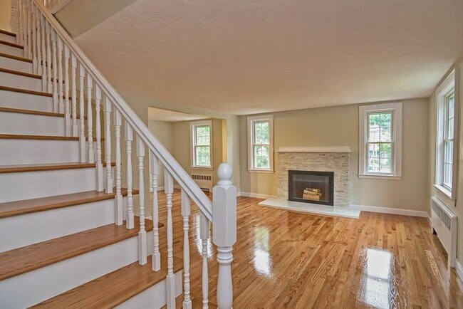 28 Fuller Ter, Unit 2 in Newton, MA - Building Photo - Building Photo