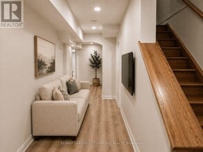 11 Manhattan Ct. in St Catharines, ON - Building Photo - Building Photo