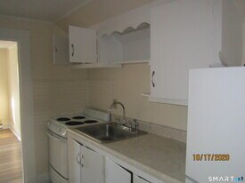 1085 Broad St in Meriden, CT - Building Photo