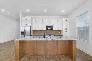 510 Rd 5844 in Cleveland, TX - Building Photo