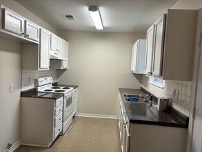 454 S Mahon Ave in Tyler, TX - Foto de edificio - Building Photo