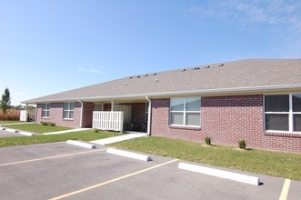 Twin Lakes Apartments in Shelbyville, IN - Building Photo - Building Photo