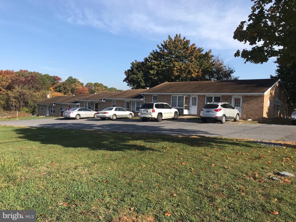 3244 Eagle School Rd in Martinsburg, WV - Building Photo