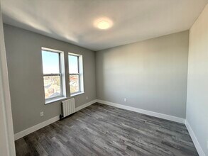 237 E Broadway, Unit 6S in Long Beach, NY - Foto de edificio - Building Photo