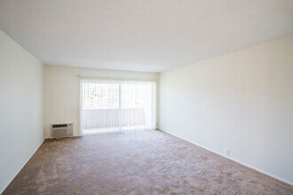 La Cuesta in La Mesa, CA - Foto de edificio - Interior Photo