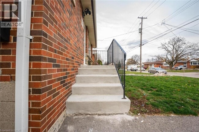 102 E 41st St in Hamilton, ON - Building Photo - Building Photo