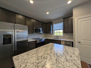 800 Avebury Dr in Pickerington, OH - Building Photo - Building Photo