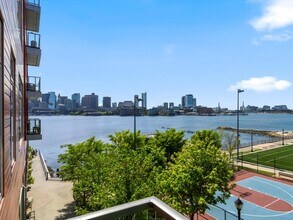 99 Sumner St, Unit 321 in Boston, MA - Foto de edificio - Building Photo