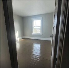 1325 Harrisburg Rd NE in Canton, OH - Foto de edificio - Building Photo