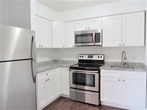 1100 N Wheeling Rd in Mount Prospect, IL - Building Photo - Building Photo