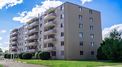 Lynnwood Place in Brantford, ON - Building Photo - Building Photo