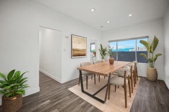 627 Brittania St in Los Angeles, CA - Foto de edificio - Building Photo