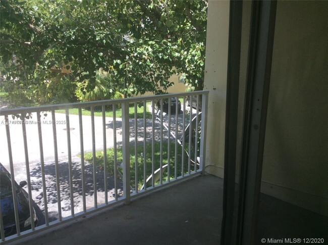 7310 SW 82nd St in Miami, FL - Building Photo - Building Photo