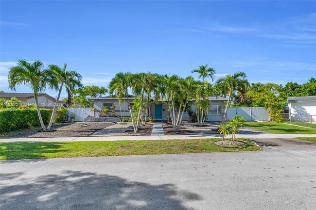 9250 SW 31st Terrace in Miami, FL - Foto de edificio - Building Photo