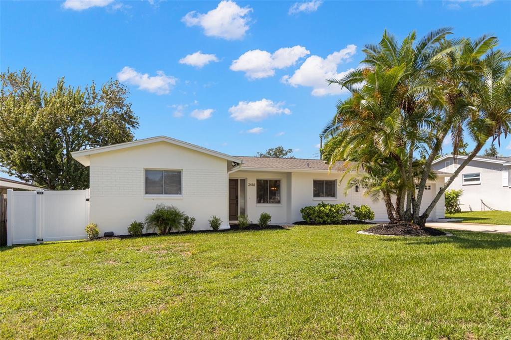 3488 Shady Bluff Dr in Largo, FL - Building Photo