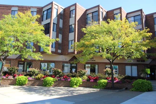 New Boston Square in Minneapolis, MN - Foto de edificio - Building Photo