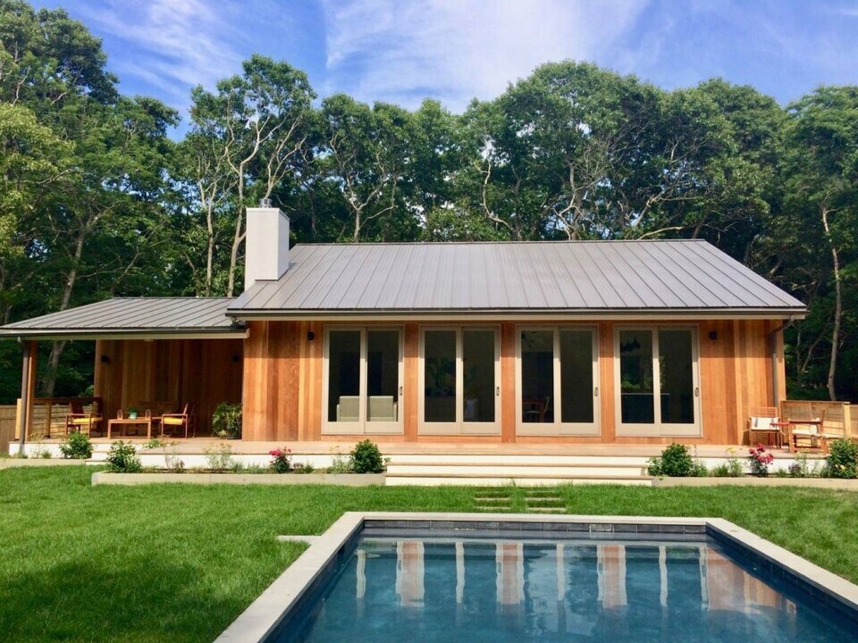 19 Renfrew Ln in East Hampton, NY - Building Photo