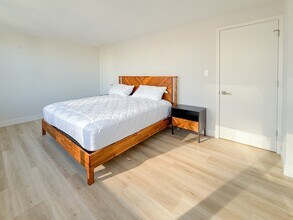 336 W Wellington Ave, Unit 1502 in Chicago, IL - Building Photo - Building Photo