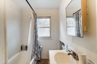 82 Forest St in River Rouge, MI - Building Photo - Building Photo