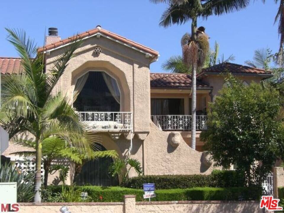 418 S Roxbury Dr in Beverly Hills, CA - Building Photo