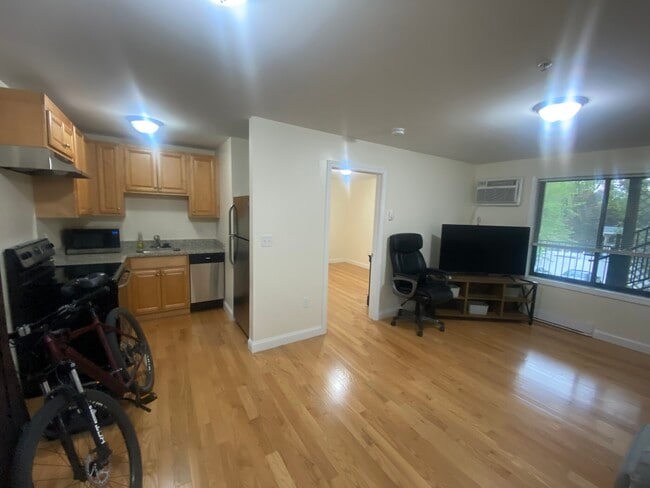 10 Arizona Ter, Unit 4