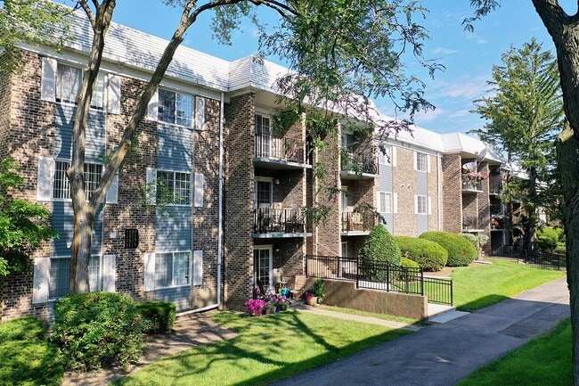 property at 1515 N Windsor Dr