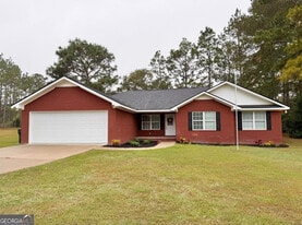 206 Willow Dr in Glennville, GA - Building Photo