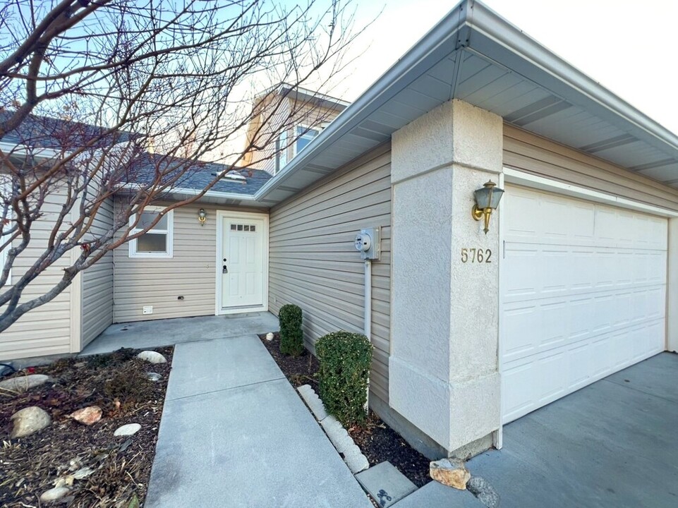 5762 S Caper Pl in Boise, ID - Foto de edificio