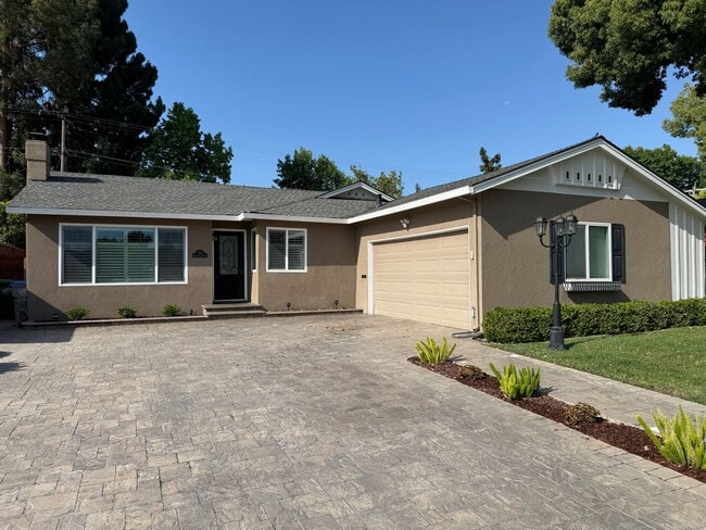 property at 892 Kingfisher Dr