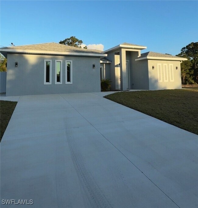 751 Milano Ave S in Lehigh Acres, FL - Building Photo - Building Photo