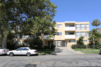 1946 Overland Ave in Los Angeles, CA - Foto de edificio - Building Photo