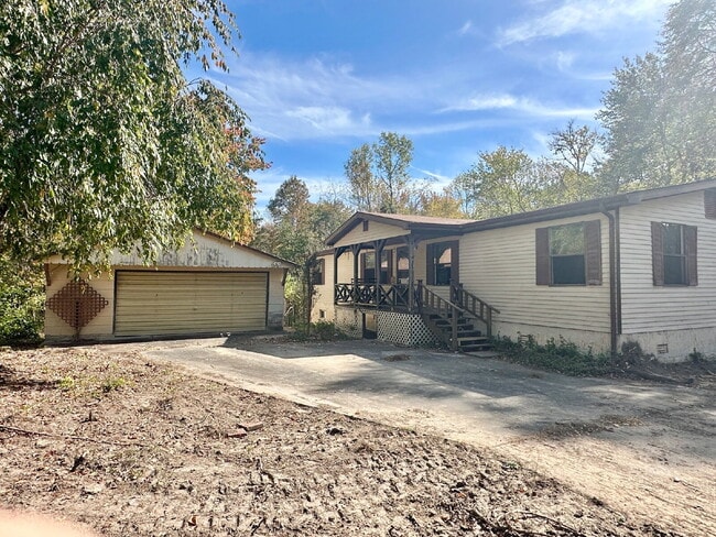 266 Dartmoor Dr in Crossville, TN - Building Photo - Building Photo