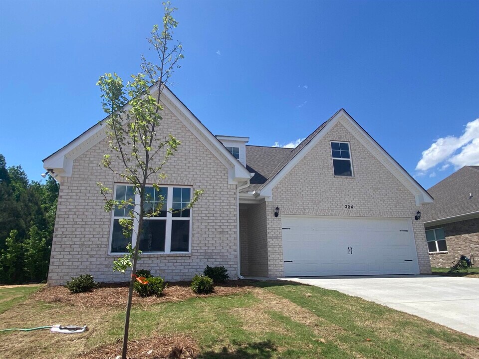 304 Lana Ln in Lagrange, GA - Building Photo