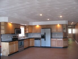 1561 W Southern Ave, Unit Apt 2 in South Williamsport, PA - Building Photo