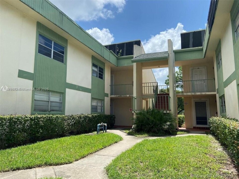 4133 NW 88th Ave in Coral Springs, FL - Building Photo