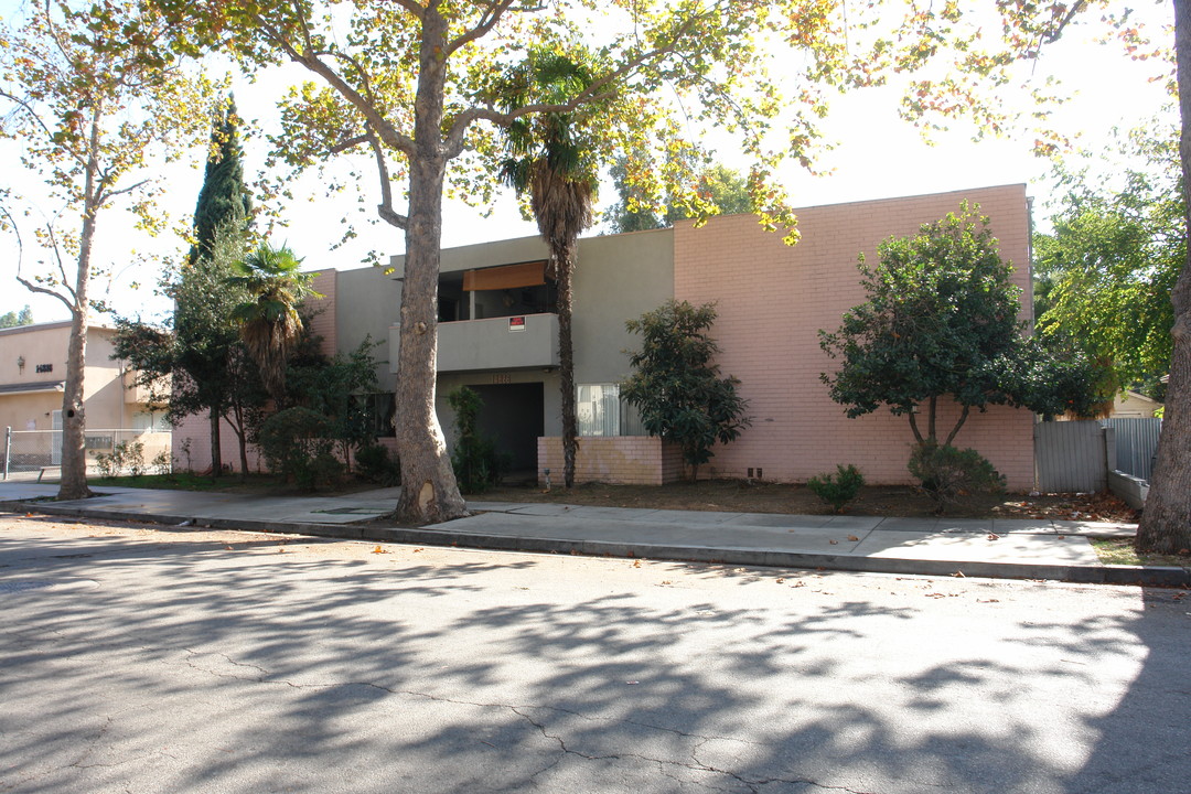 14826 Gilmore St in Van Nuys, CA - Building Photo