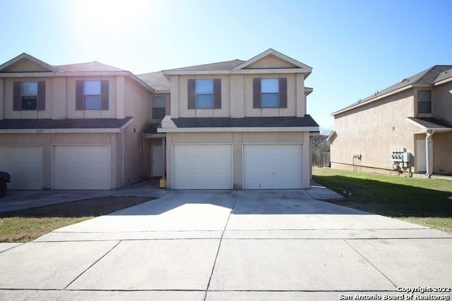 10719 Mathom Landing in Universal City, TX - Building Photo