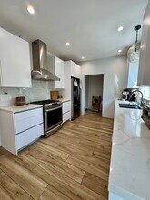 8838 Cadillac Ave in Los Angeles, CA - Foto de edificio - Building Photo