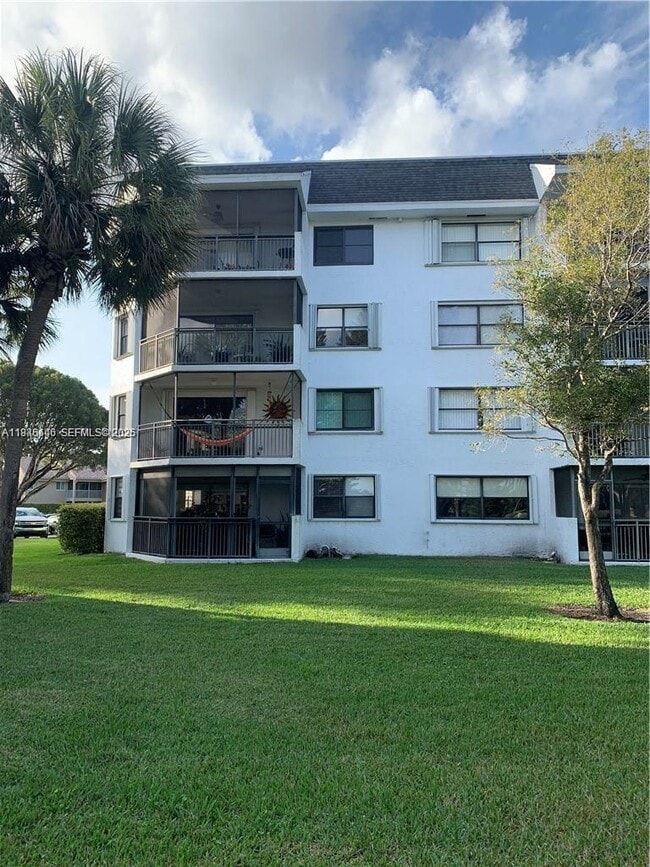 16171 Blatt Blvd in Weston, FL - Building Photo - Building Photo