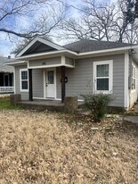 916 N Austin St in Denton, TX - Building Photo