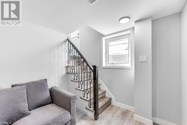 902 Kenzie St in Ottawa, ON - Building Photo - Building Photo